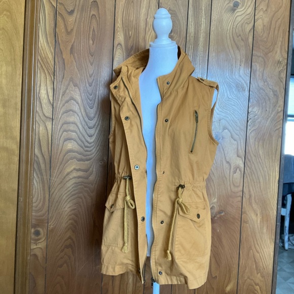 EUC Hooded Zenana Outfitter’s size medium vest - Picture 2 of 5